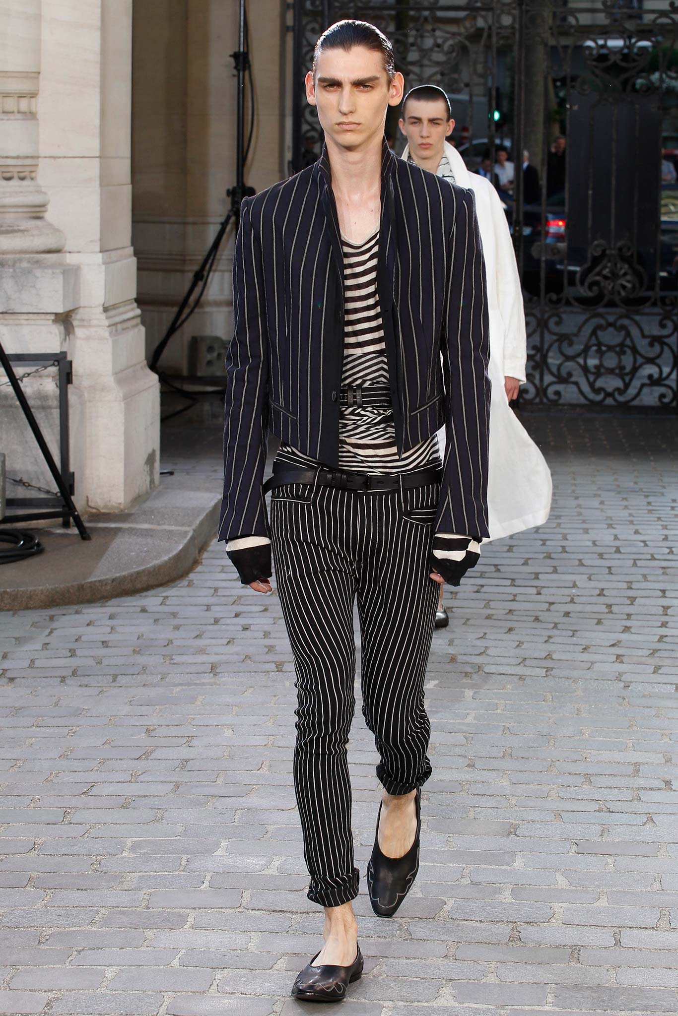 spring-2016-menswear-trends-04-long-striped-suits-03