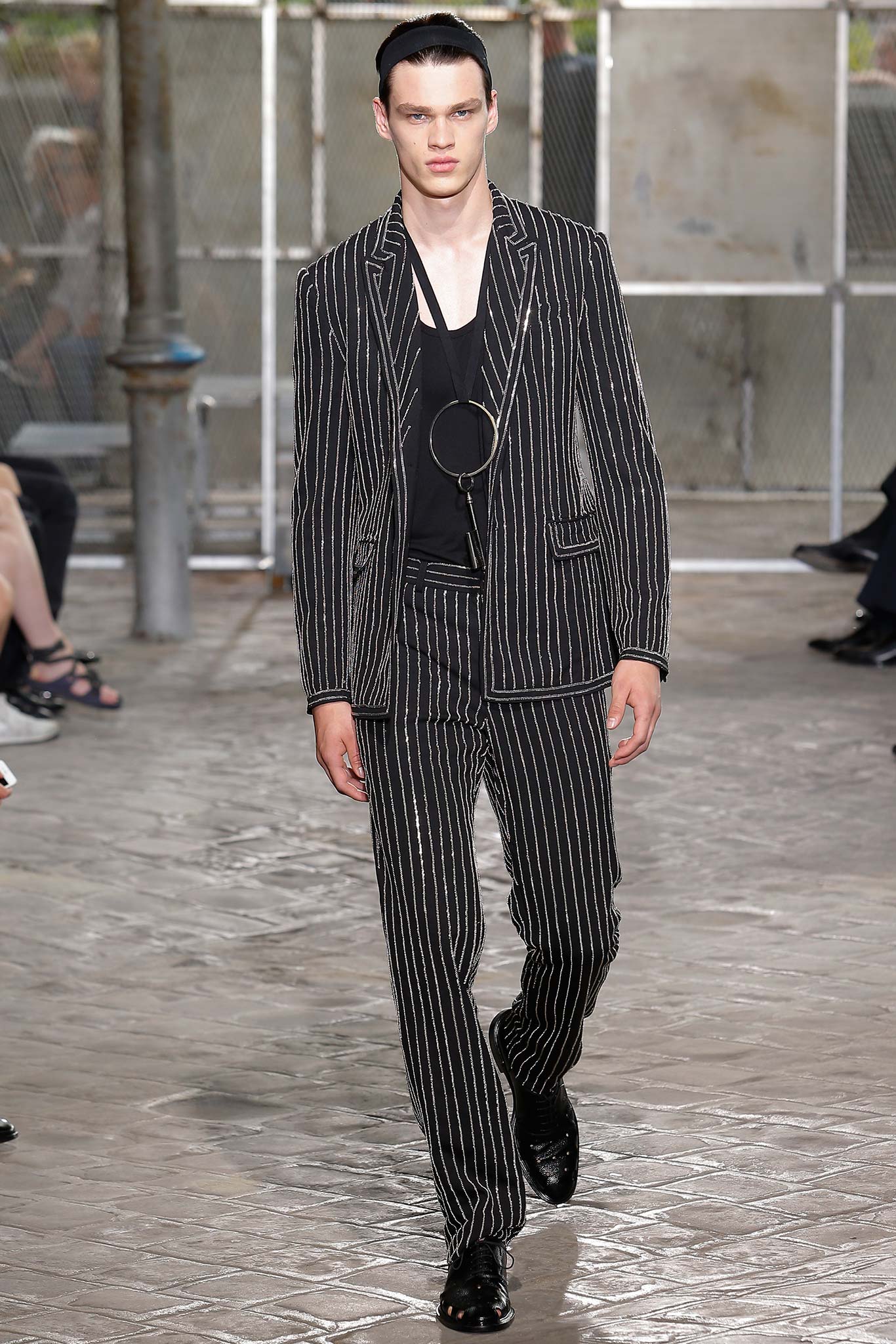 spring-2016-menswear-trends-04-long-striped-suits-05