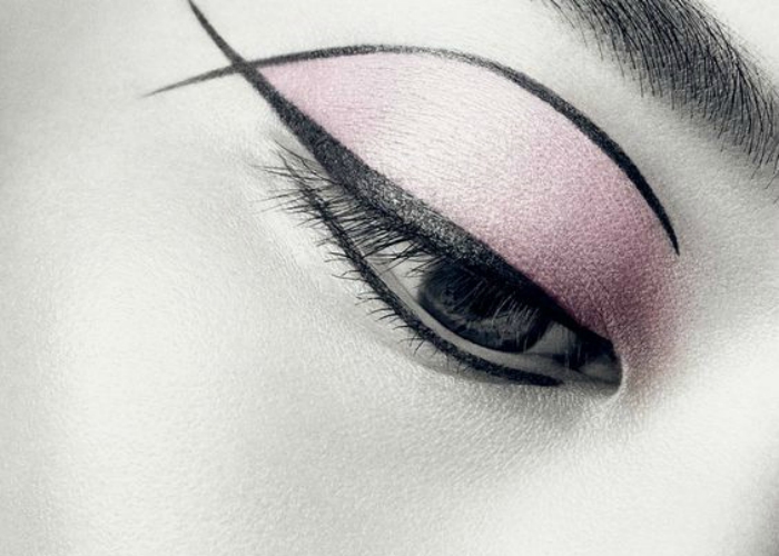 The rollwheel eyeliner from Mac Cosmetics will make you change your liner game