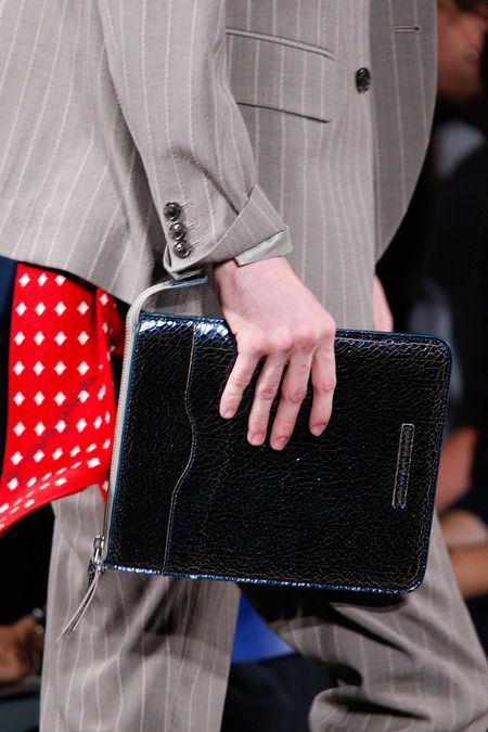 marc by mark jacobs clutch stylishly